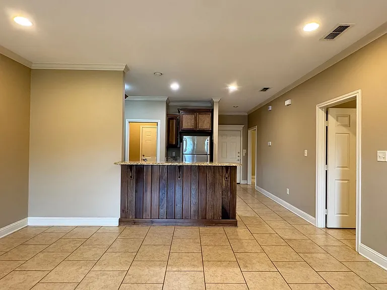 9100 Shadow Oak Dr — Photo 11