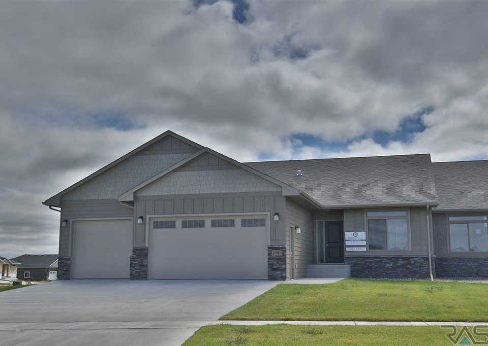 1st image of 2711 W Oak Hill Dr