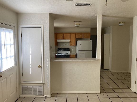 4th image of 4401 Jeff Scott Dr APT A