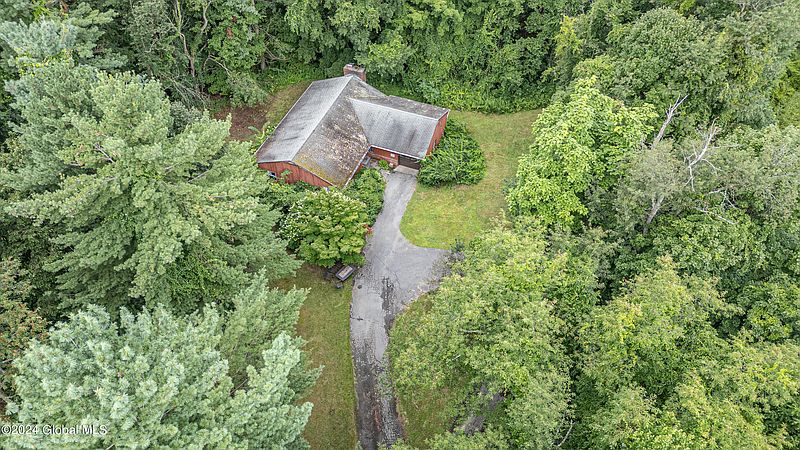 2nd image of 21 Cobble Knob Way