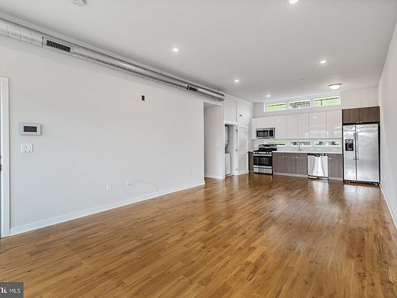 3rd image of 1764 N Hope St #2C