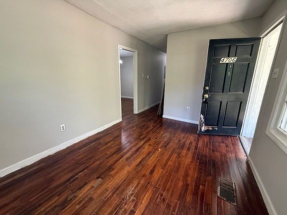 3rd image of 4706 Clemmons Dr