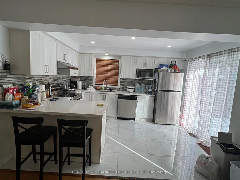 83 Trumpeter St — Photo 1