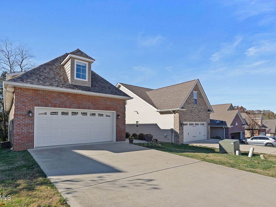 1st image of 1033 Gothic Manor Ln