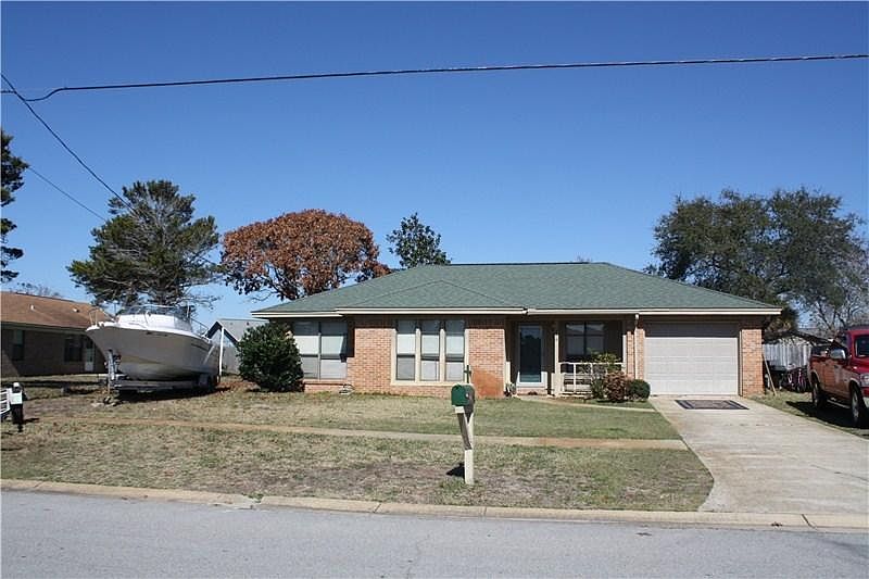 2nd image of 814 Boulevard De Lorleans