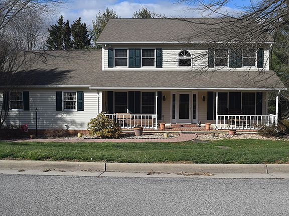 2nd image of 408 Algonquin Ct