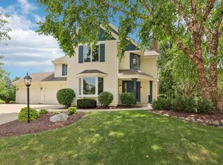 3105 Fox Hill Cir, Waukesha, WI 53189