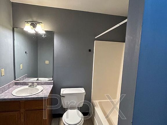 5th image of 1706 Powell St Unit 204