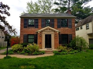 26090 York Rd, Huntington Woods, MI 48070