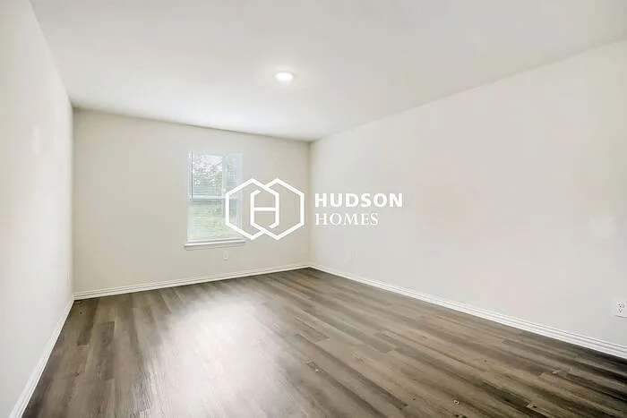 336 Bounding Main St — Photo 9