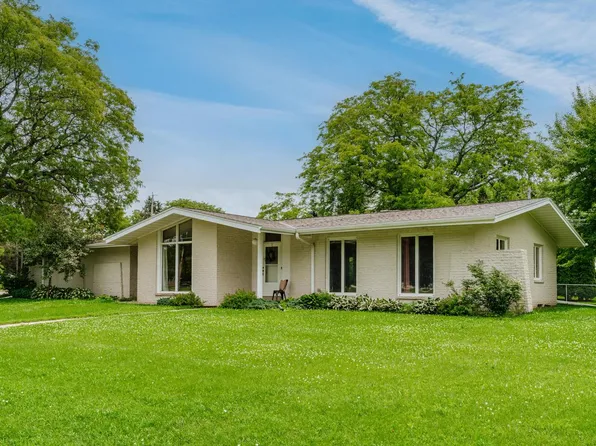 201 Roberts DRIVE, Mukwonago, WI 53149