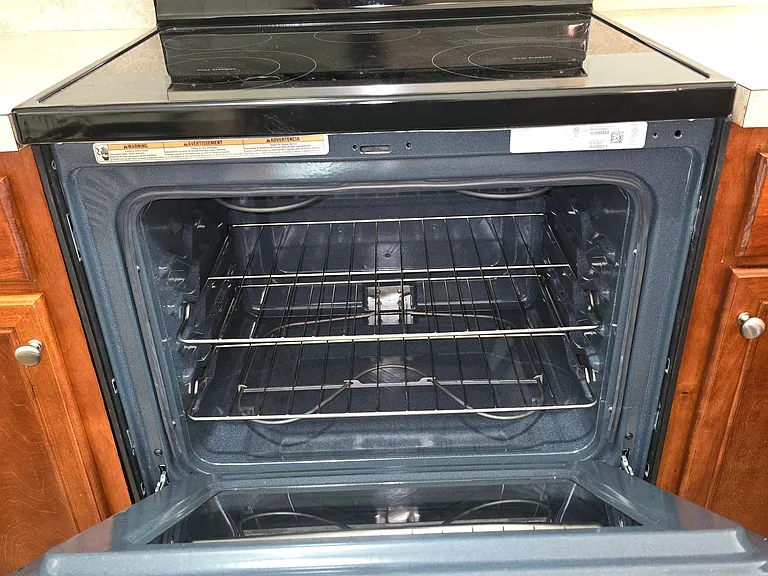 Brand New Stove ready to cook your favorate meals just the way you like it!