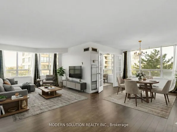 32 Clarissa Dr #426, Richmond Hill, ON L4C 9R7