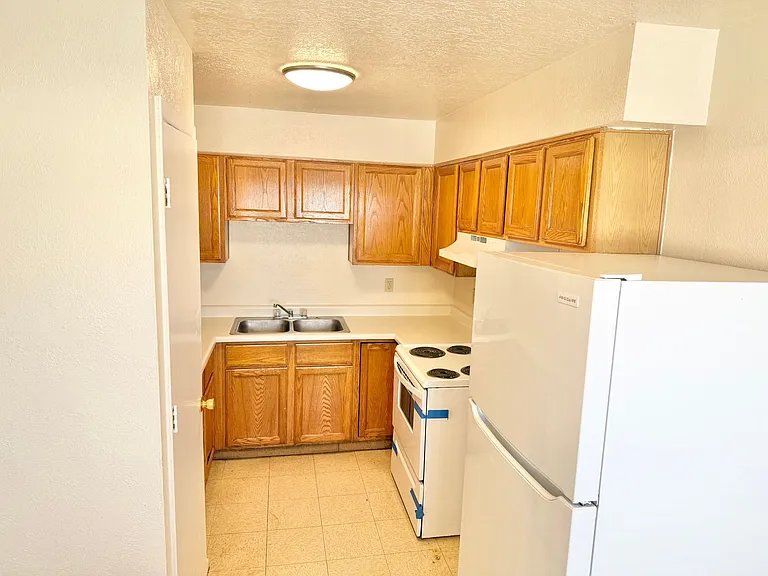 One Bedroom Units with Walk-in Closet — Photo 5