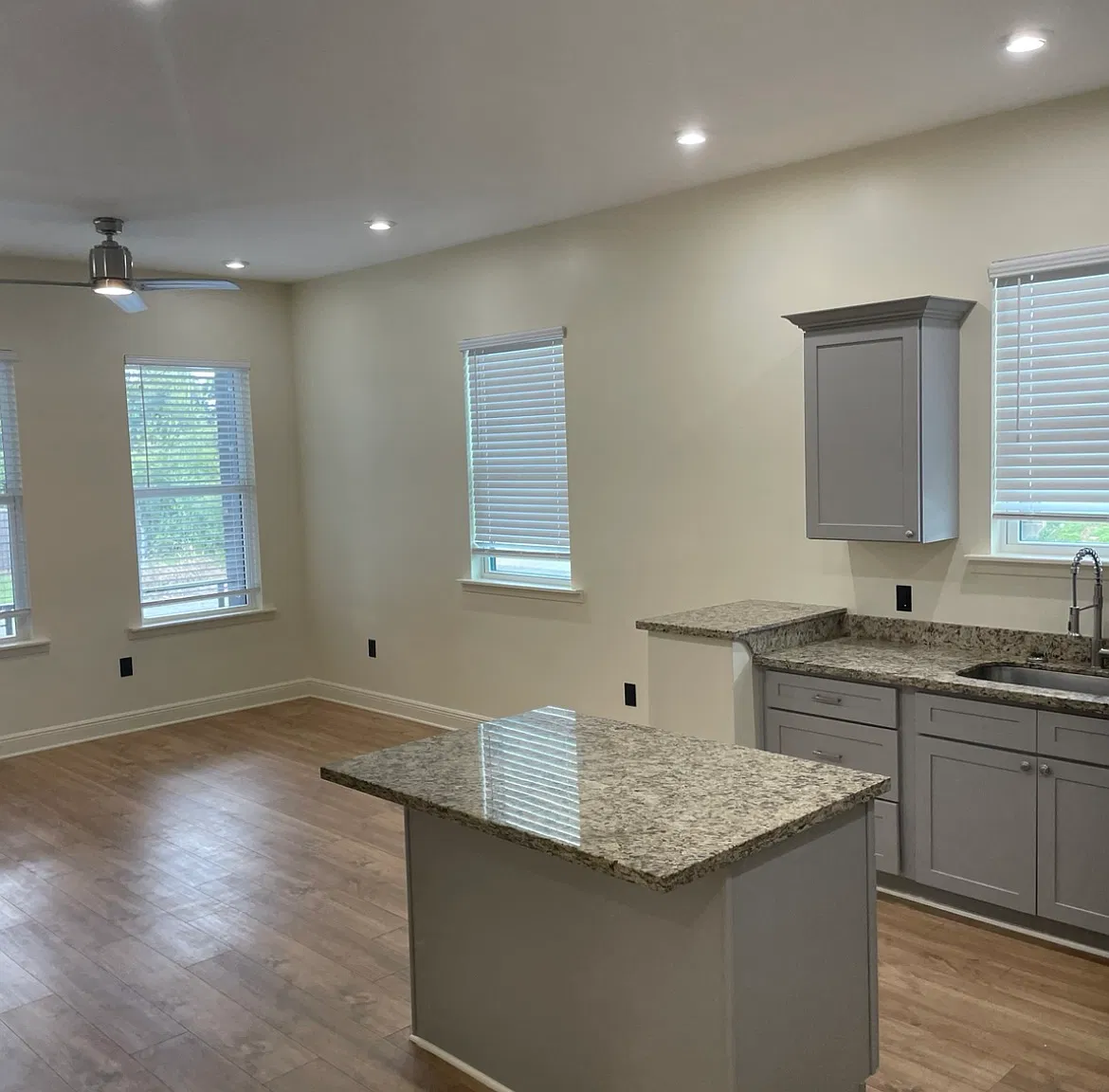 3 bed, 1200 sqft, $1,995 — Photo 3