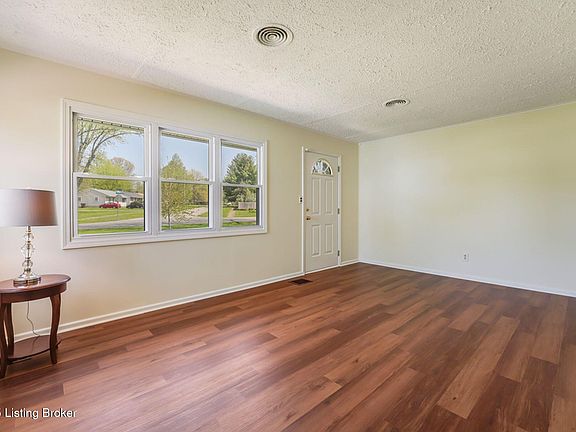 5th image of 197 Granvil Dr