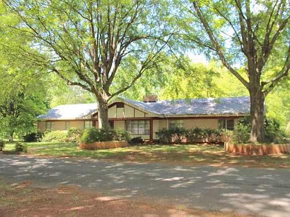3rd image of 138 Pinoak Dr