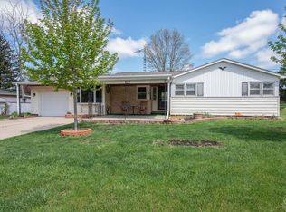 185 Swanson Rd, Sycamore, IL 60178