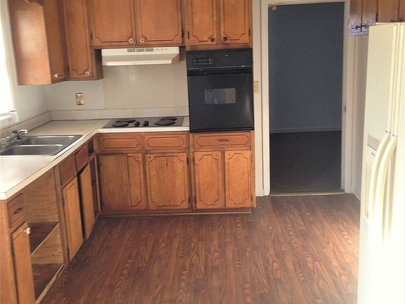 3rd image of 11 Pinefield Dr