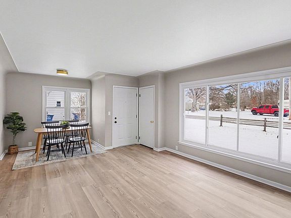 4th image of 2967 Maple Grove Rd