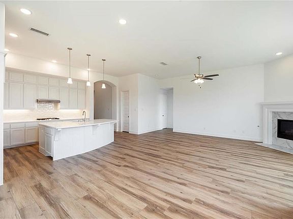 5th image of 816 Bretallow Dr