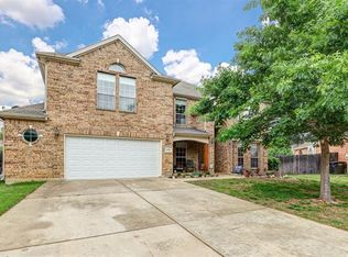11961 Summerwind Dr, Fort Worth, TX 76244