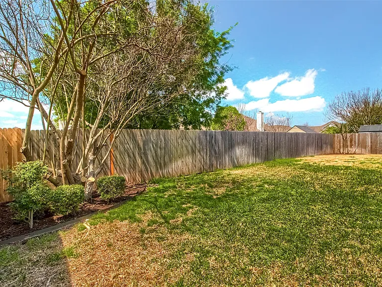 18720 Royal Pointe Dr — Photo 38
