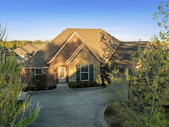 4th image of 709 SW Barn Valley Rd