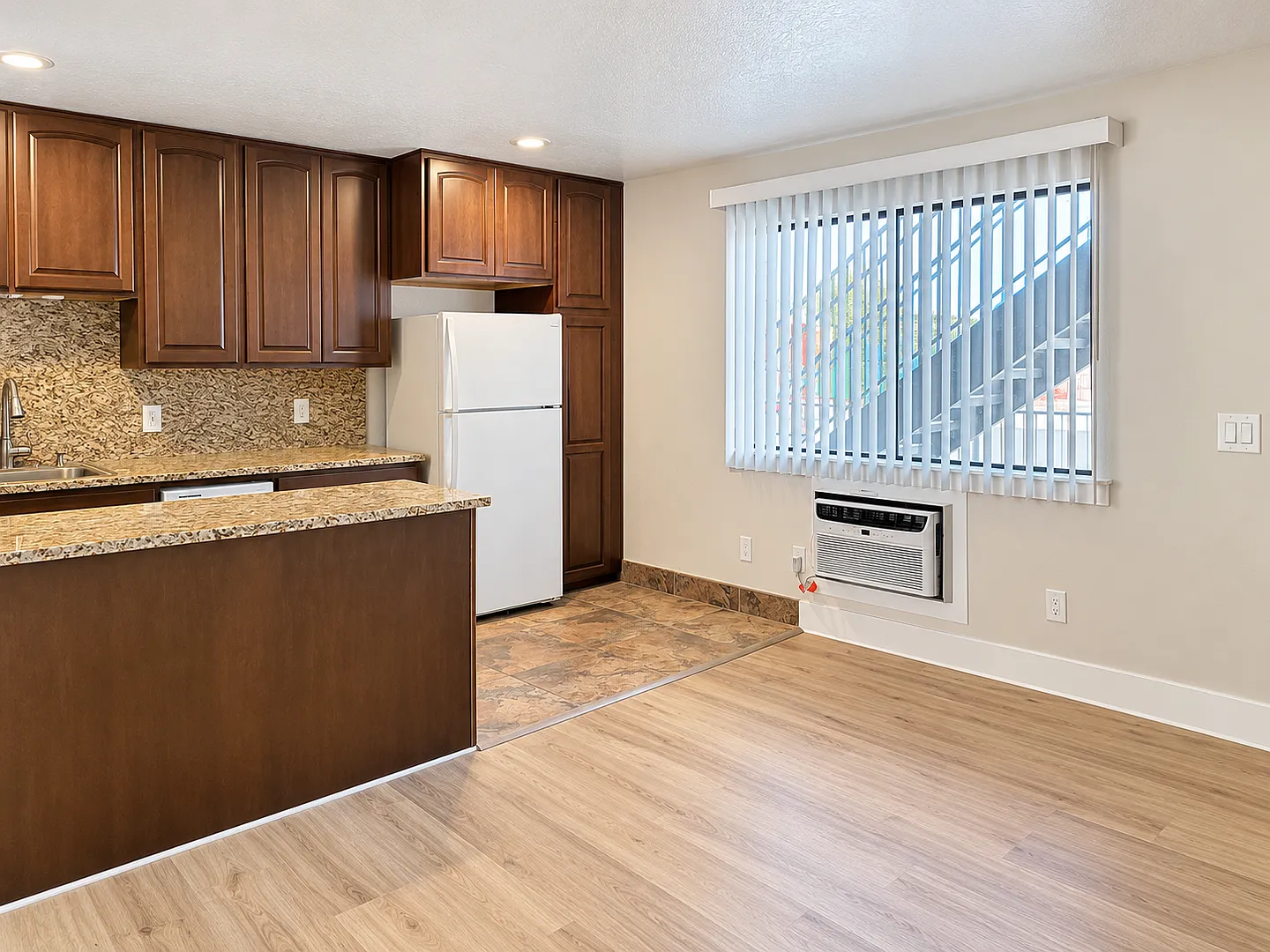 E Taylor St 8-Plex — Photo 3