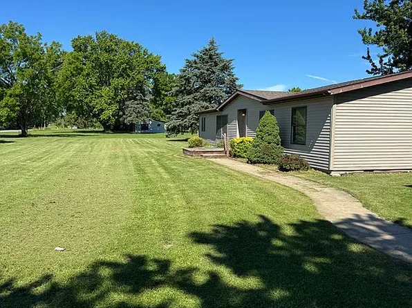 6591 Forest Lawn Rd, Three Oaks, MI 49128
