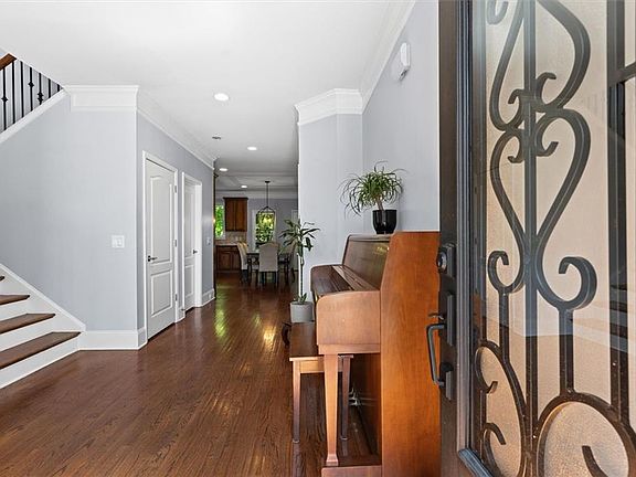 3rd image of 3089 Frazier Walk