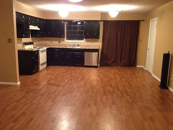 3rd image of 1424 Northwoods Dr