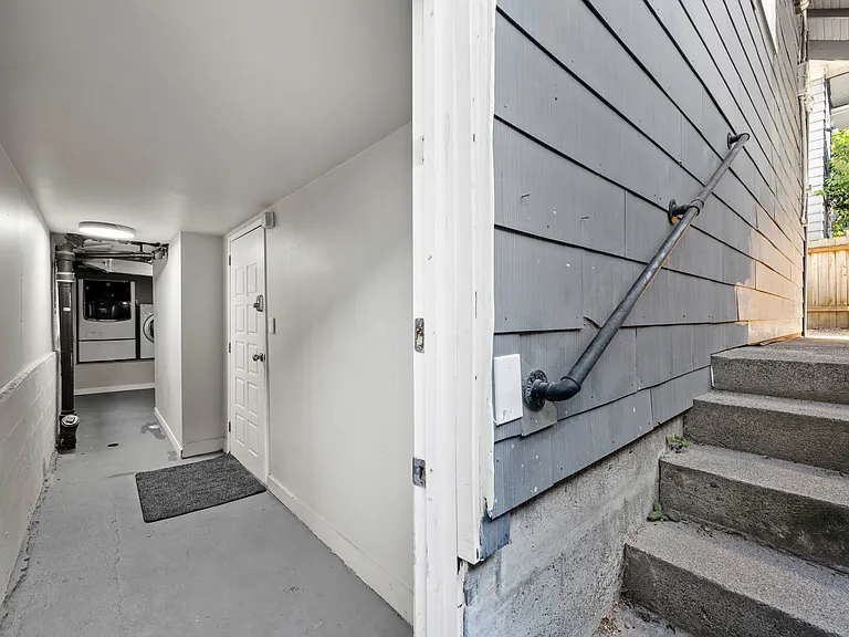 4525 5th Ave NE #L — Photo 12