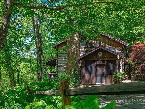 4th image of 826 River Ridge Road