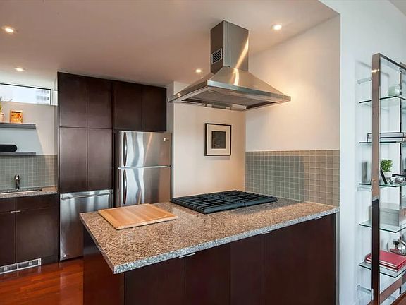 3rd image of 306 W 48th St APT 17A
