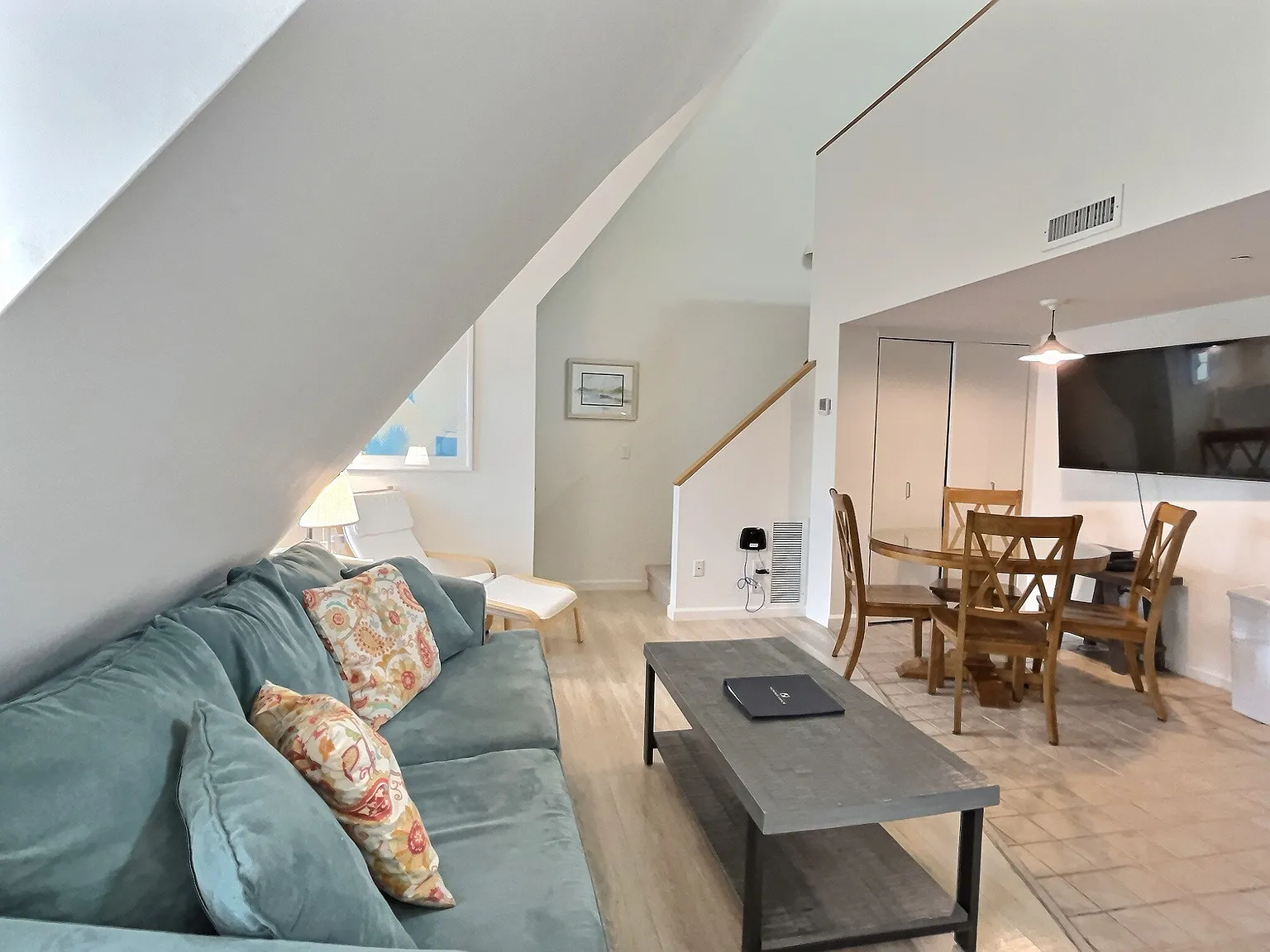 Two Bedroom Two Bath Condo at Majestic Montauk Manor — Photo 2
