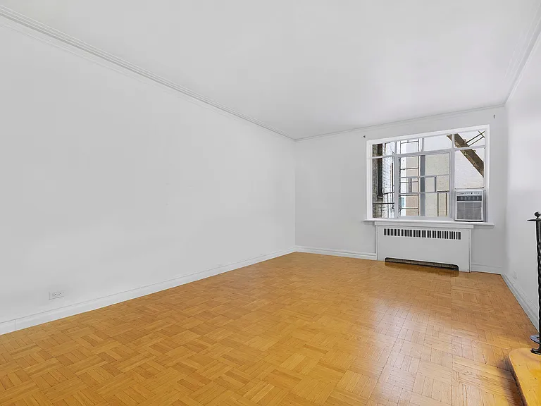 250 W 24th St #2AE — Photo 2