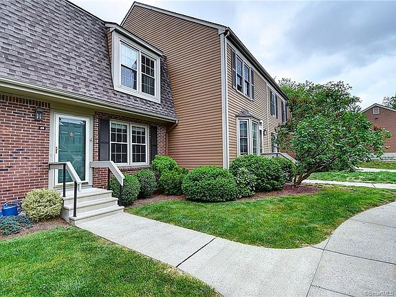 5th image of 28 Newberry Ln #28