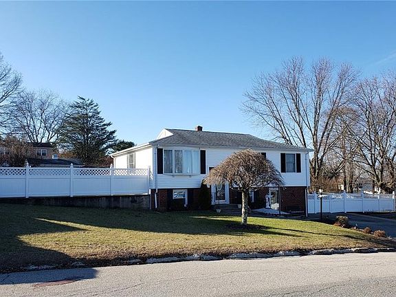 3rd image of 69 Tanglewood Dr
