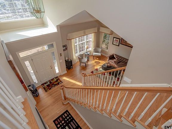 3rd image of 90 Robinwood Dr