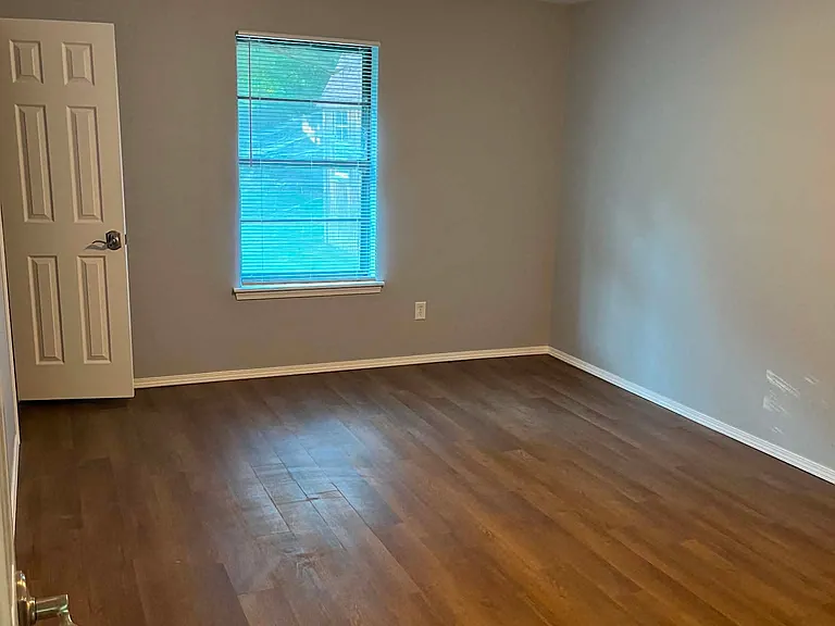 1812 Quail Run — Photo 8