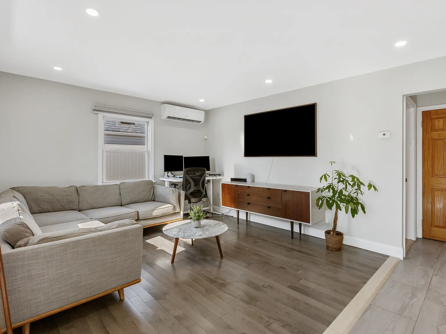 4 bed, 1213 sqft, $3,900 — Photo 4