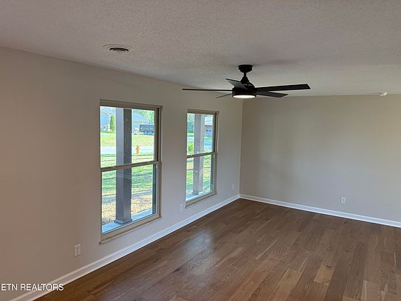 3rd image of 1929 Plumb Creek Cir