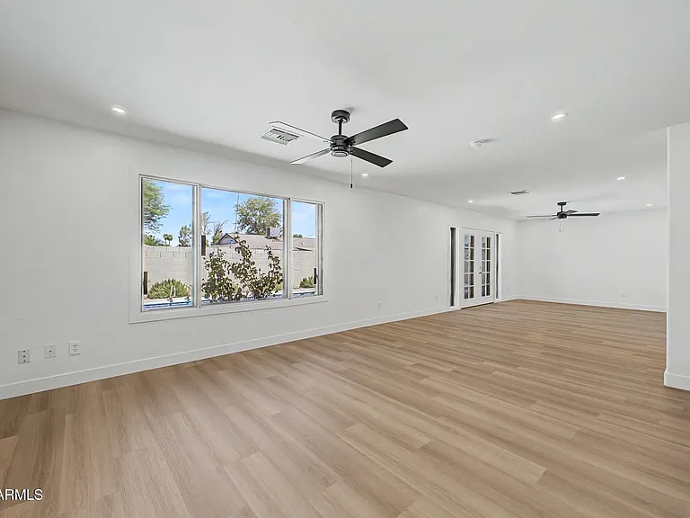3613 S Kenneth Pl — Photo 5