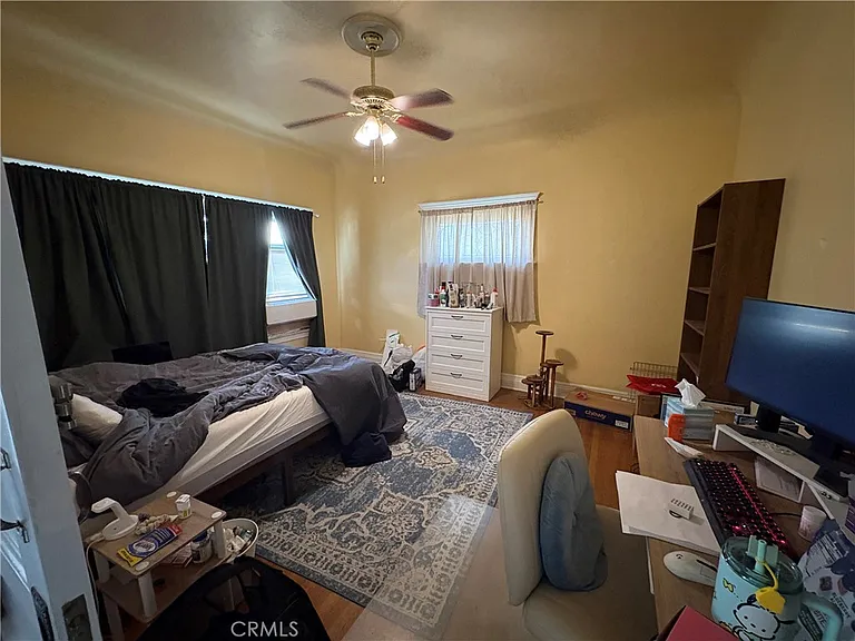 2713 S La Salle Ave — Photo 2