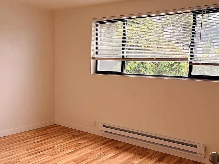 2357 W Plymouth St #16 — Photo 8