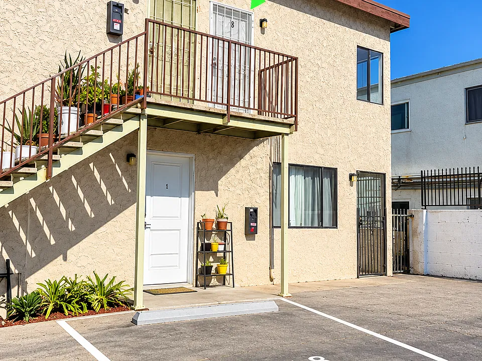 5530 Bonner Ave #8