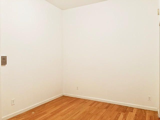 1st image of 158 Mott St APT 3