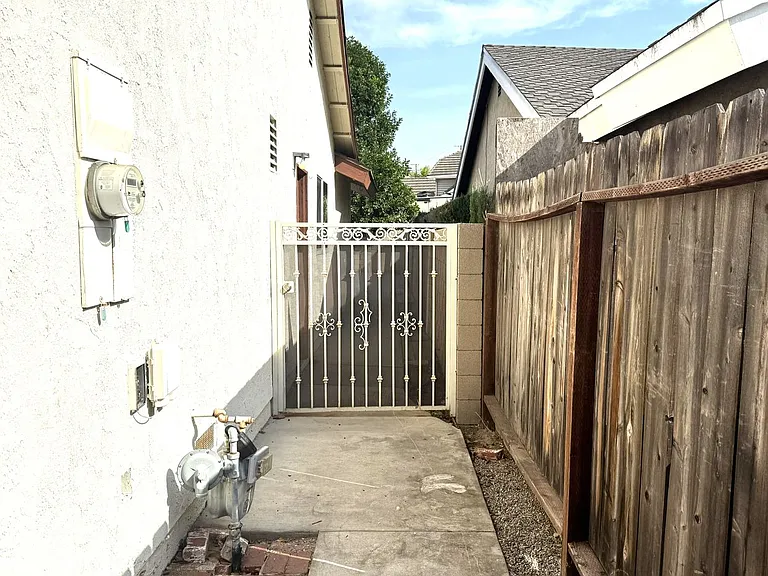 7642 E Woodsboro Ave — Photo 12