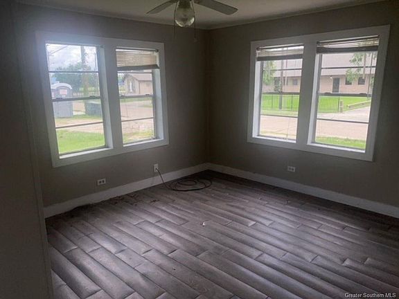 3rd image of 406 N Cherry St